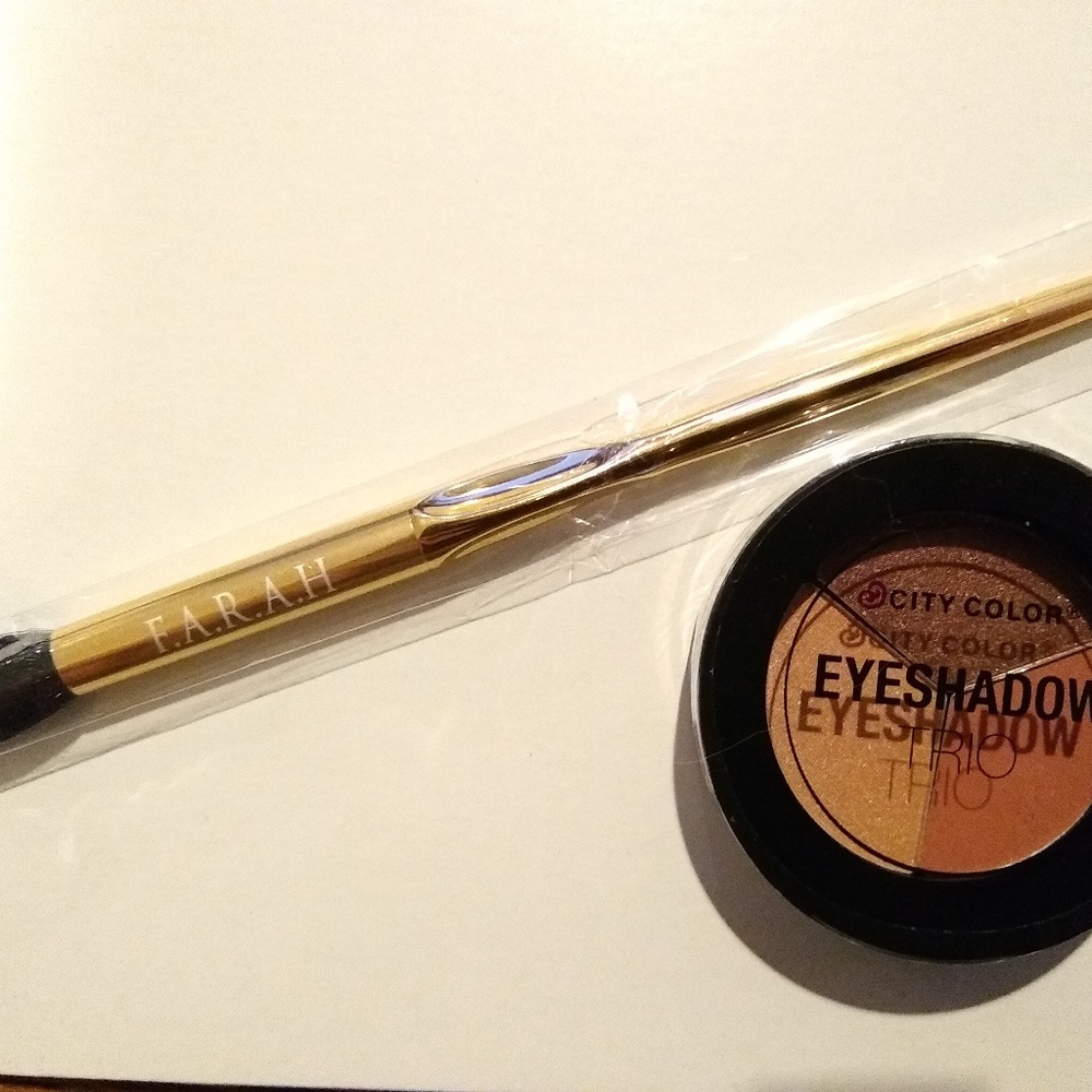 Eyeshadow Trio + Brush - New & Unopened!